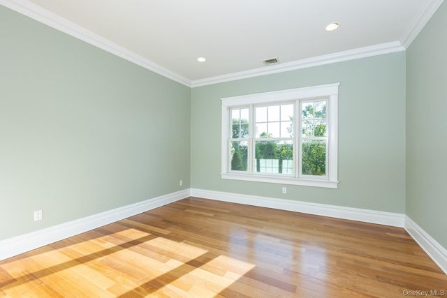 147 Eaton Lane, West Islip, NY 11795