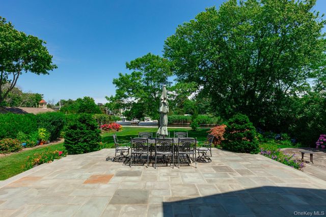 147 Eaton Lane, West Islip, NY 11795