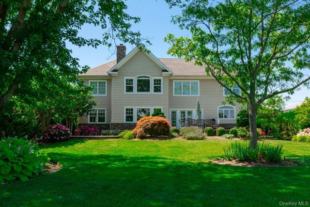 147 Eaton Lane, West Islip, NY 11795