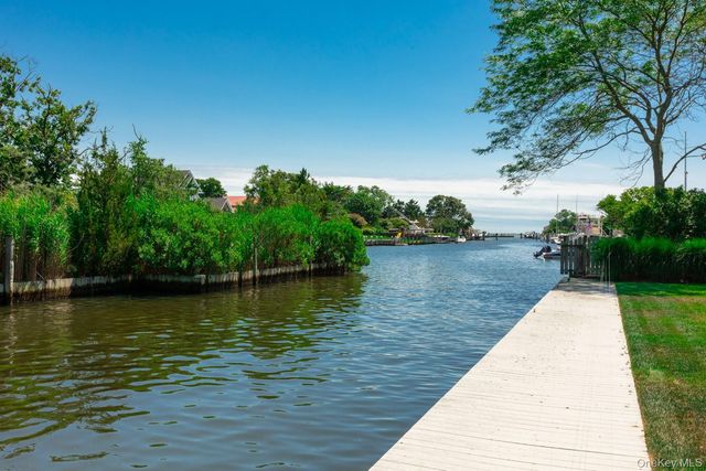 147 Eaton Lane, West Islip, NY 11795