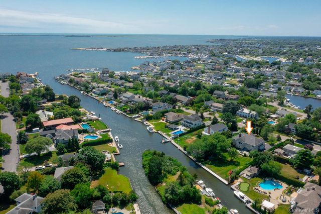 147 Eaton Lane, West Islip, NY 11795