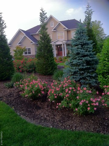 147 Eaton Lane, West Islip, NY 11795