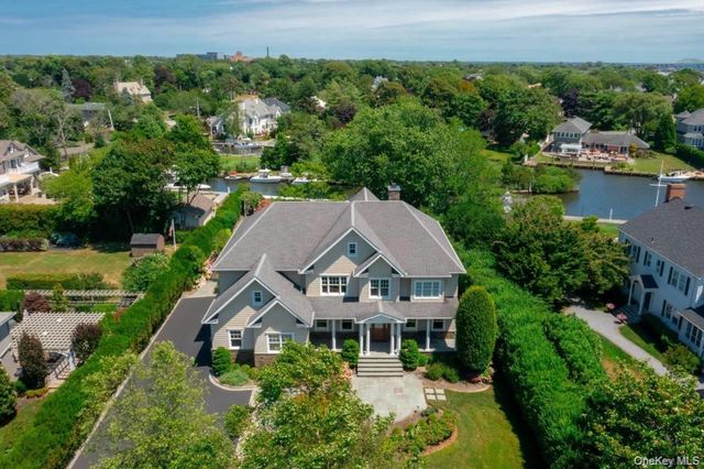 147 Eaton Lane, West Islip, NY 11795