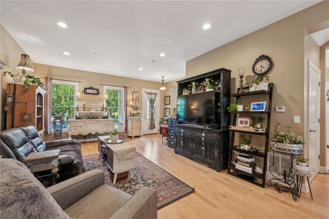 1641 Overton Ln, Squirrel Hill, PA 15217