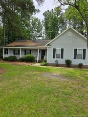 411 Nash Road, Saint Pauls, NC 28384