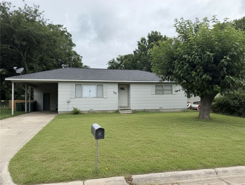 703 Walter Road, Gainesville, TX 76240
