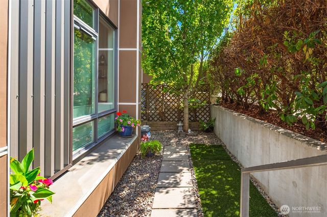 1754 Valentine Place S, Seattle, WA 98144
