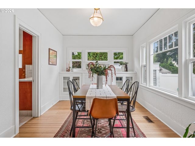 326 Ne 26TH Ave, Portland, OR 97232