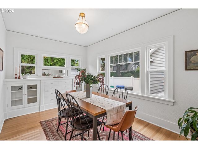 326 Ne 26TH Ave, Portland, OR 97232