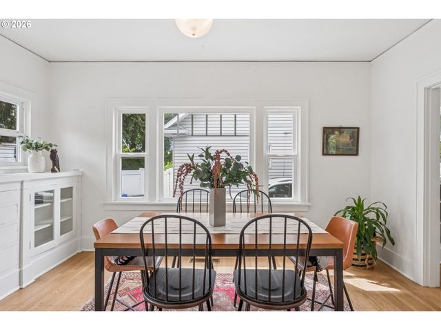 326 Ne 26TH Ave, Portland, OR 97232