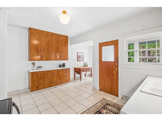 326 Ne 26TH Ave, Portland, OR 97232