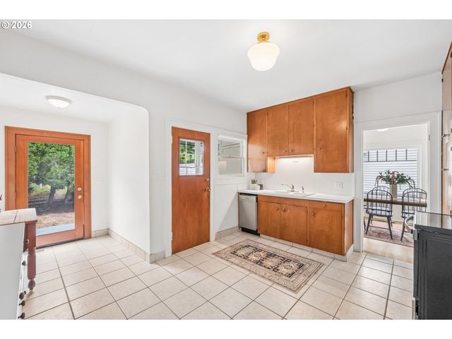 326 Ne 26TH Ave, Portland, OR 97232
