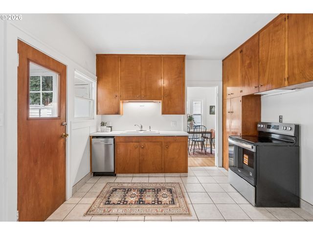 326 Ne 26TH Ave, Portland, OR 97232
