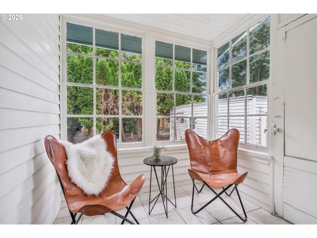 326 Ne 26TH Ave, Portland, OR 97232