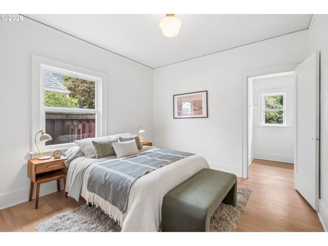 326 Ne 26TH Ave, Portland, OR 97232