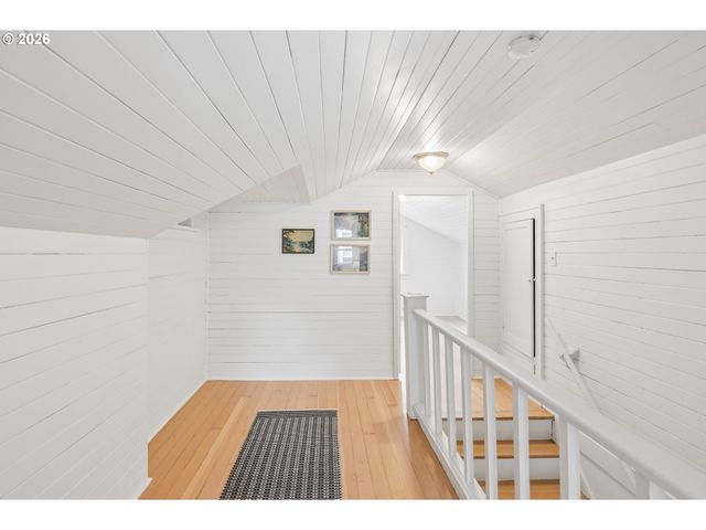 326 Ne 26TH Ave, Portland, OR 97232