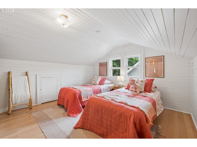 326 Ne 26TH Ave, Portland, OR 97232
