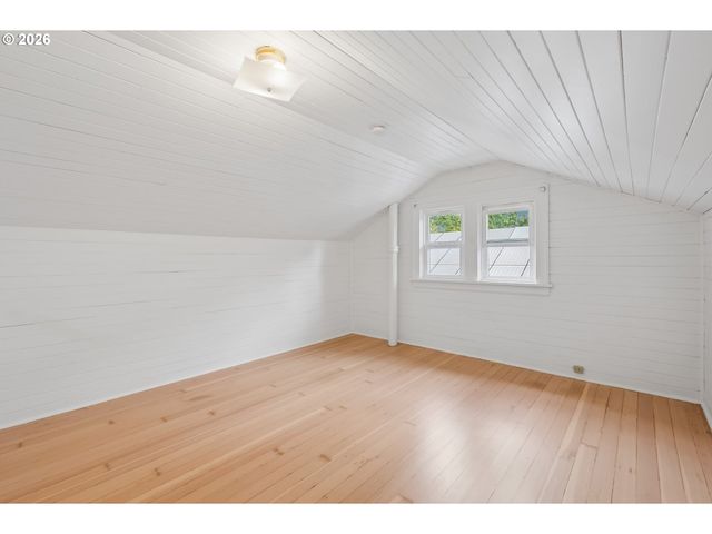 326 Ne 26TH Ave, Portland, OR 97232