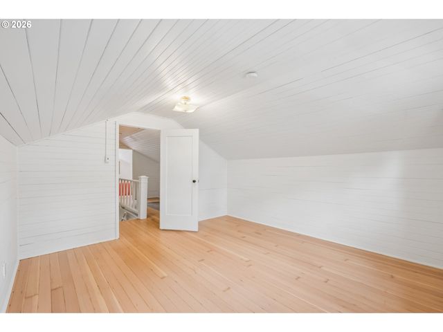 326 Ne 26TH Ave, Portland, OR 97232
