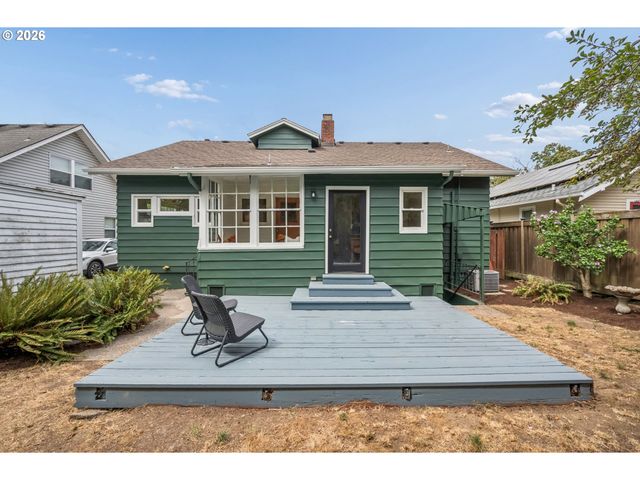 326 Ne 26TH Ave, Portland, OR 97232