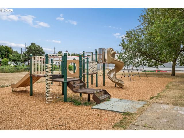 326 Ne 26TH Ave, Portland, OR 97232