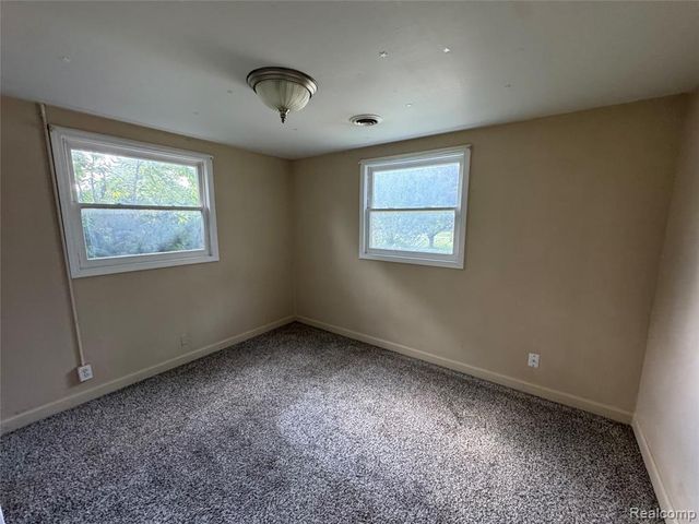 2069 Woodland Pass, Burton, MI 48519