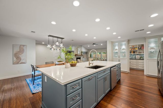 10507 Ronwood DR, Austin, TX 78750