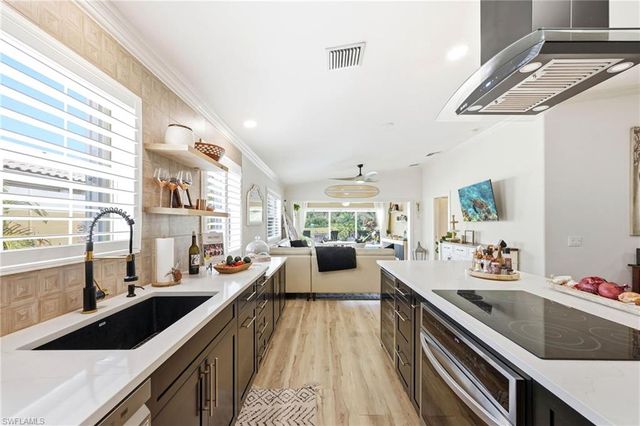 7575 Novara CT, Naples, FL 34114