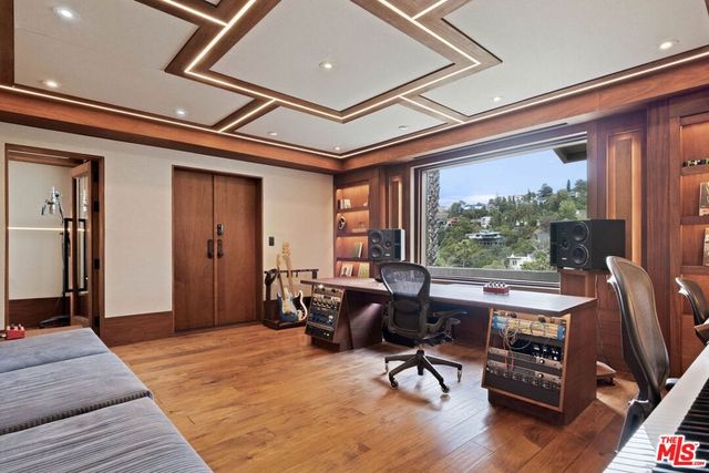 2356 Hollyridge Drive, Los Angeles, CA 90068