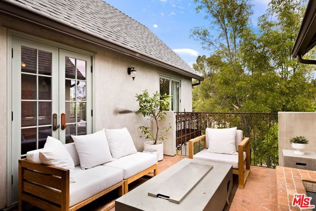 2356 Hollyridge Drive, Los Angeles, CA 90068