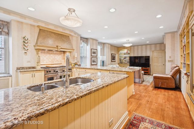 20 E Cedar Street 8B, Chicago, IL 60610