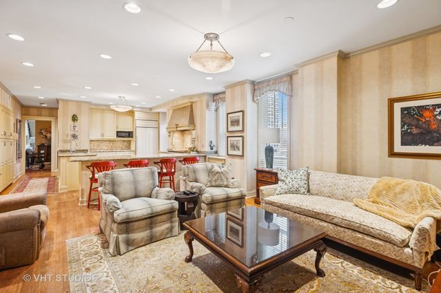 20 E Cedar Street 8B, Chicago, IL 60610