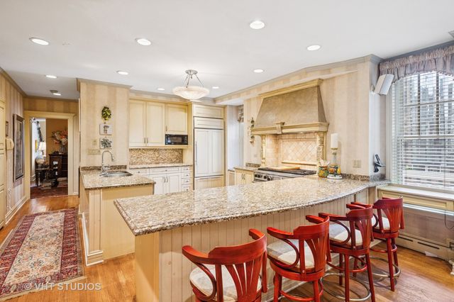 20 E Cedar Street 8B, Chicago, IL 60610