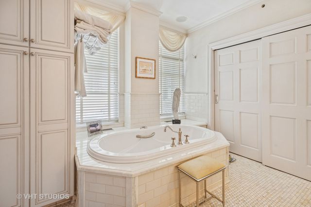 20 E Cedar Street 8B, Chicago, IL 60610
