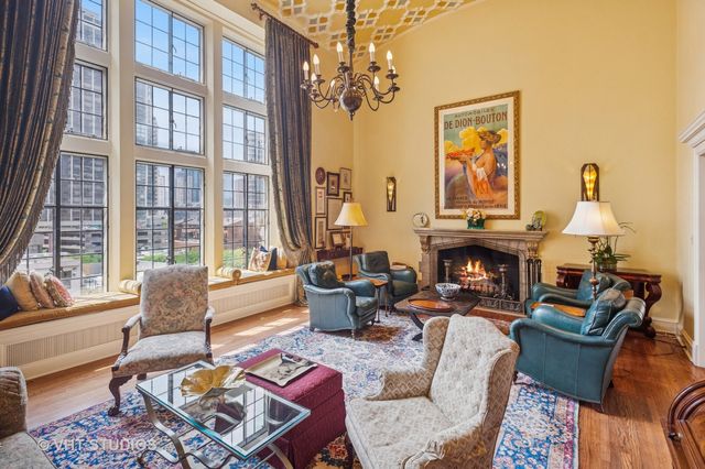 20 E Cedar Street 8B, Chicago, IL 60610