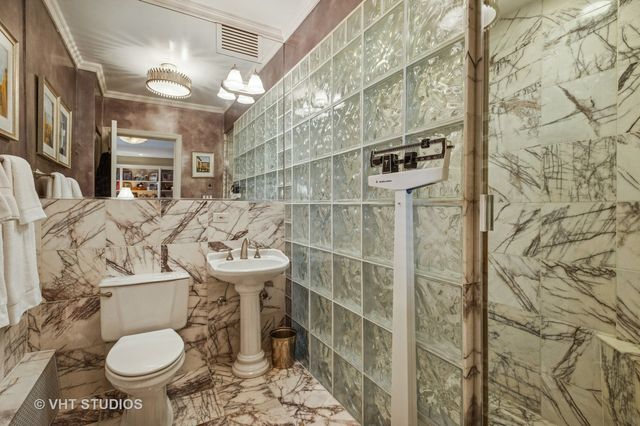 20 E Cedar Street 8B, Chicago, IL 60610