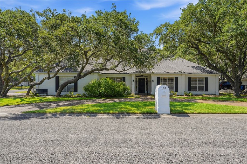101 Peachtree Dr, Rockport, TX 78382 — photo 2