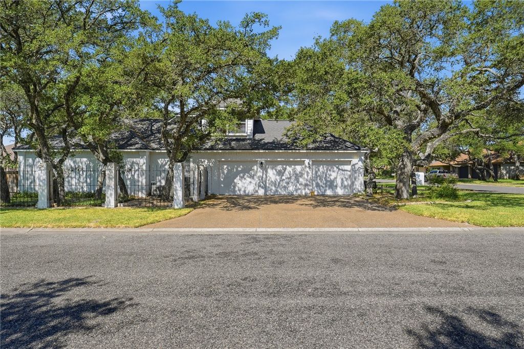 101 Peachtree Dr, Rockport, TX 78382 — photo 4