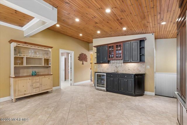 276 Parkview Terrace, Lincroft, NJ 07738