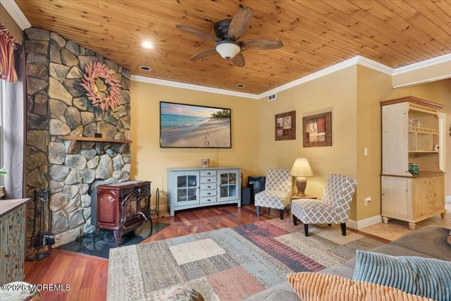 276 Parkview Terrace, Lincroft, NJ 07738