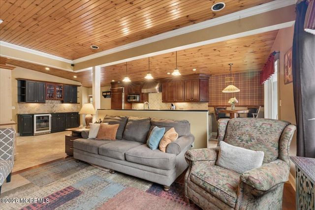 276 Parkview Terrace, Lincroft, NJ 07738