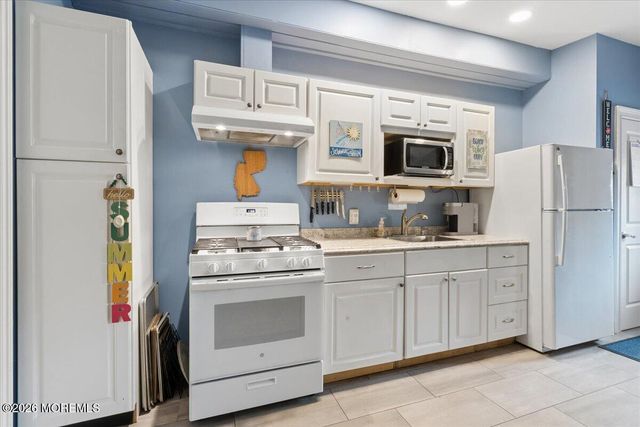 276 Parkview Terrace, Lincroft, NJ 07738