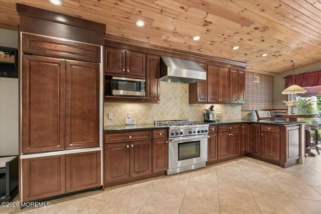 276 Parkview Terrace, Lincroft, NJ 07738