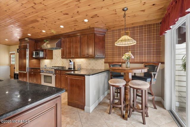 276 Parkview Terrace, Lincroft, NJ 07738