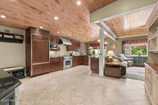 276 Parkview Terrace, Lincroft, NJ 07738