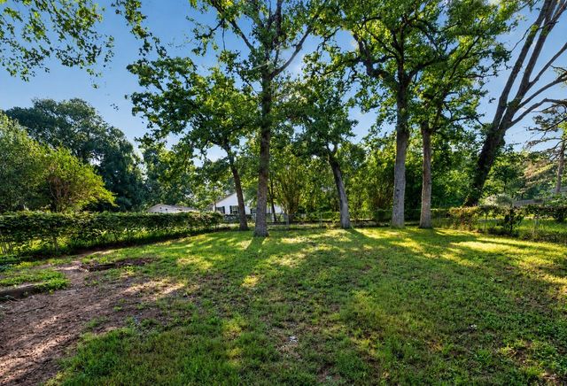 1001 Leaning Oak Drive, Tool, TX 75143