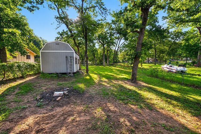 1001 Leaning Oak Drive, Tool, TX 75143