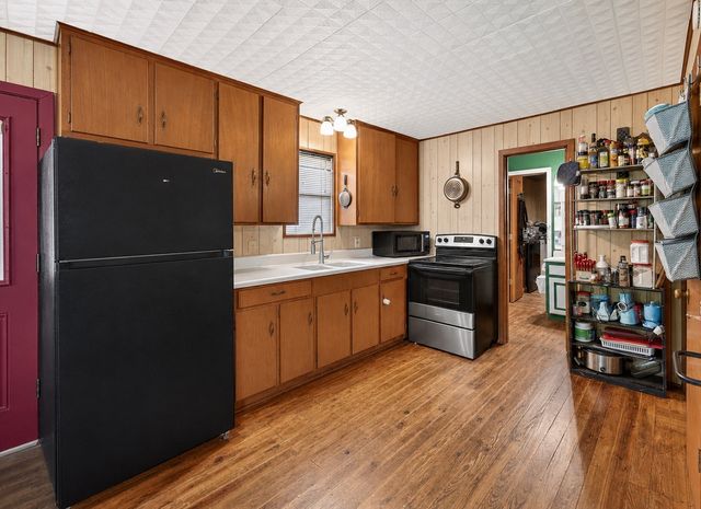 1001 Leaning Oak Drive, Tool, TX 75143