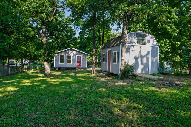 1001 Leaning Oak Drive, Tool, TX 75143