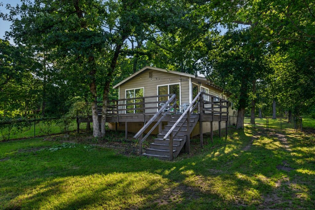 1001 Leaning Oak Drive, Tool, TX 75143